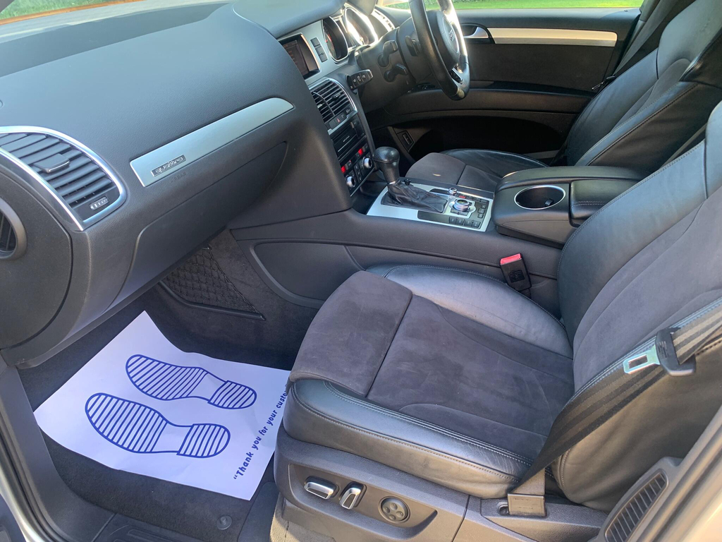 Audi Q7 Automatic White #32