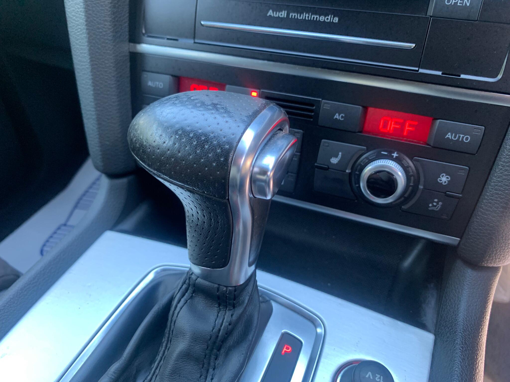 Audi Q7 Automatic White #31
