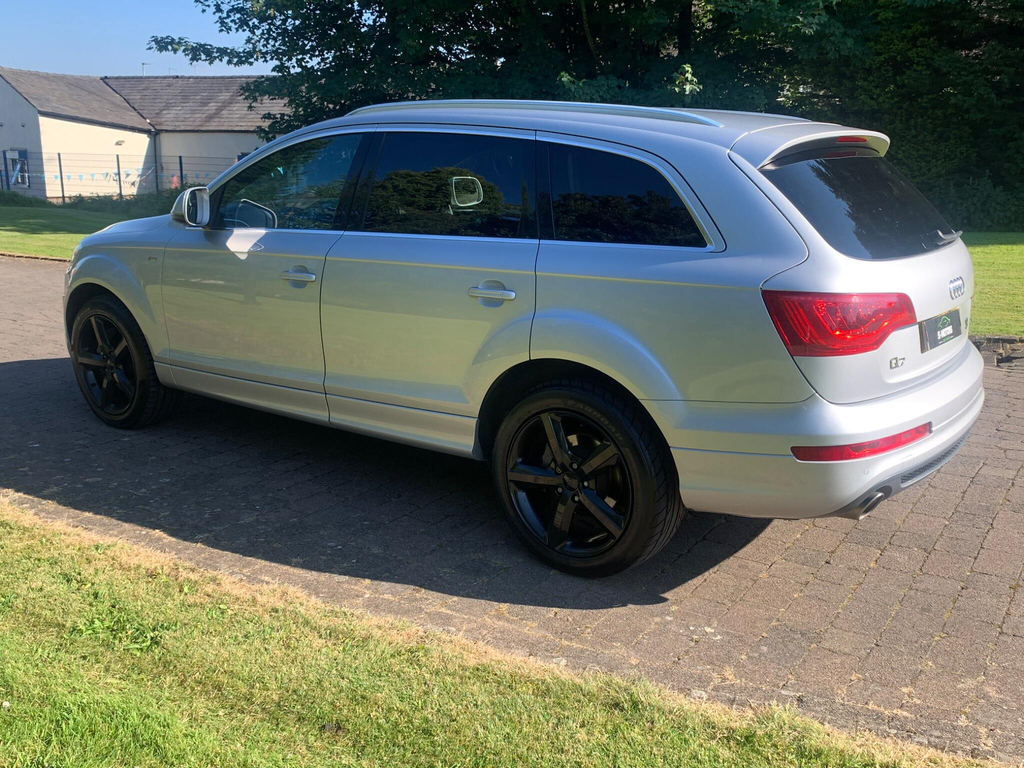 Audi Q7 Automatic White #18