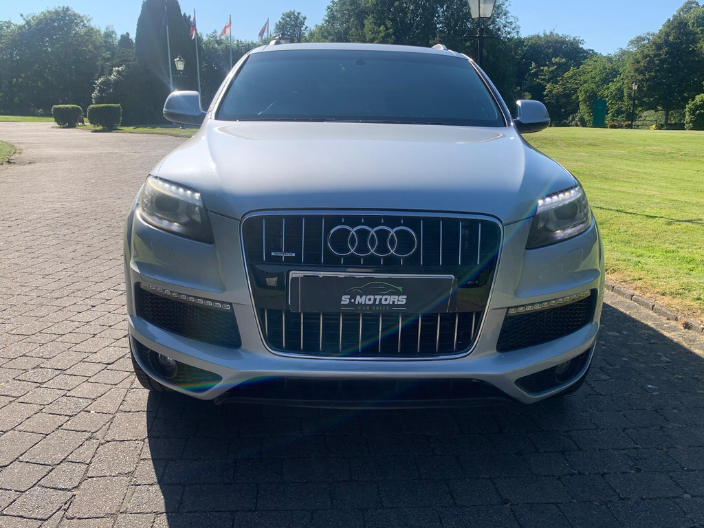 Audi Q7 Automatic White #23