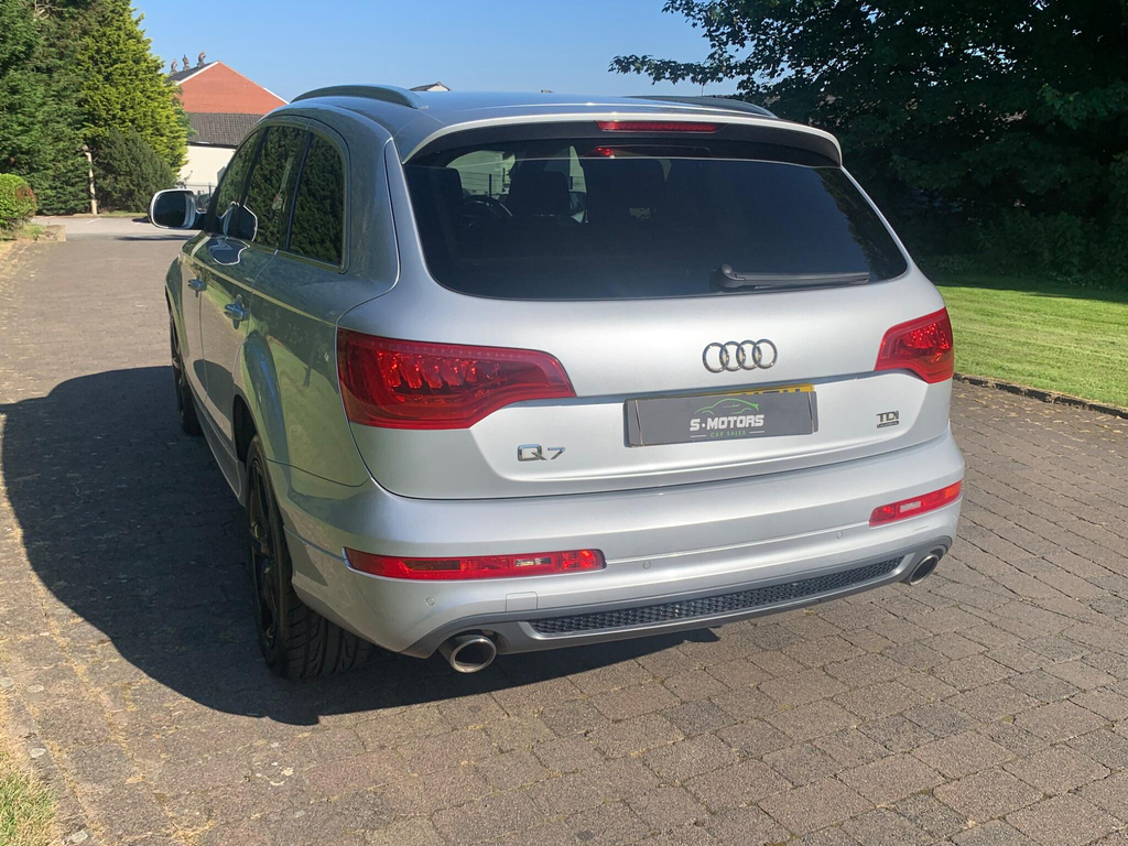 Audi Q7 Automatic White #21