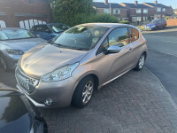 Peugeot 208 1.4 E-hdi Allure Pink #5