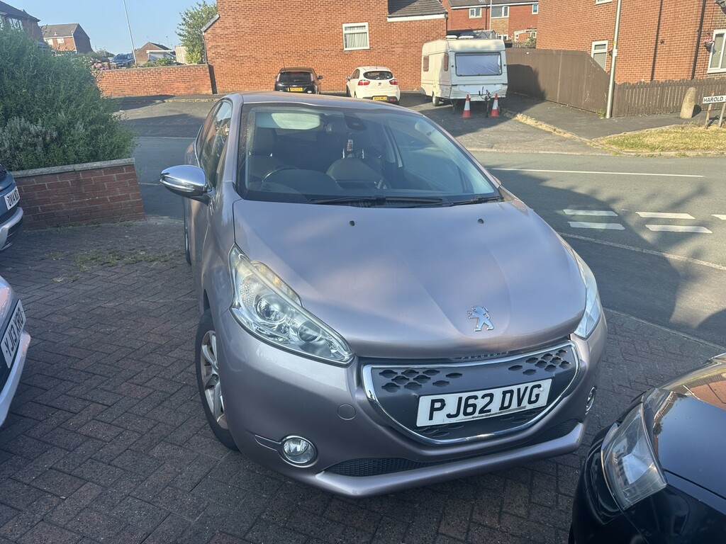 Peugeot 208 1.4 E-hdi Allure Pink
