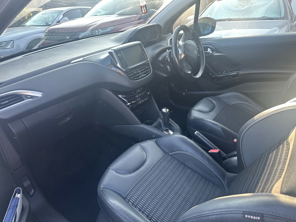 Peugeot 208 1.4 E-hdi Allure Pink #4
