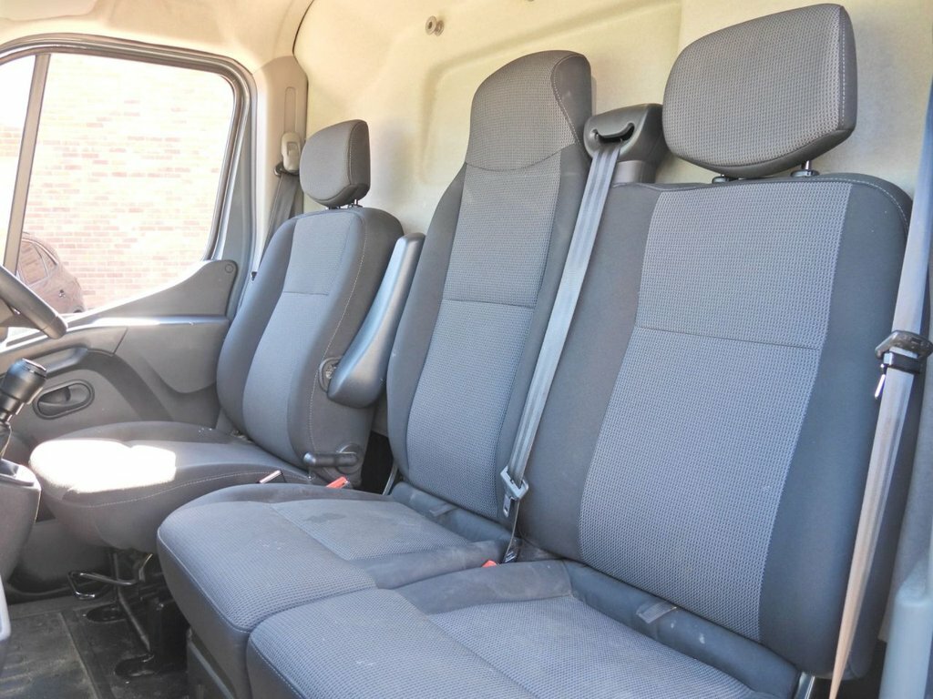 Renault Master Lwb Fwd Lm35dci 135 Business Medium Roof Van White #14