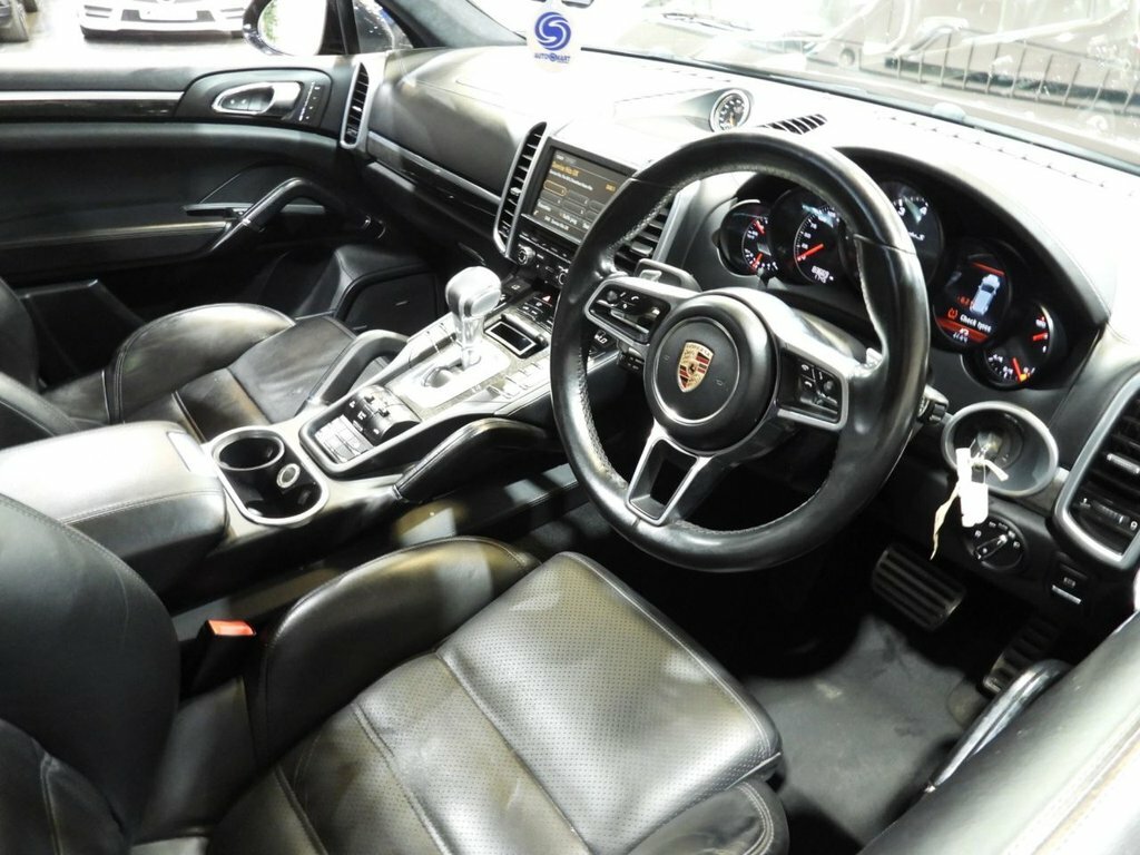 Porsche Cayenne 4L Turbo S YT16EBA Black #4