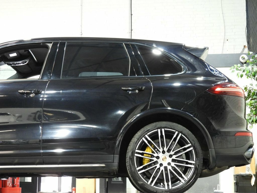 Porsche Cayenne 4L Turbo S YT16EBA Black #3