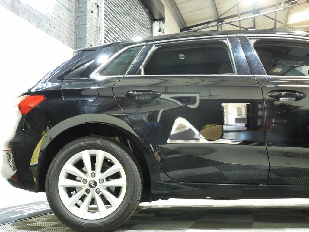 Audi A3 1L Technik Black #6