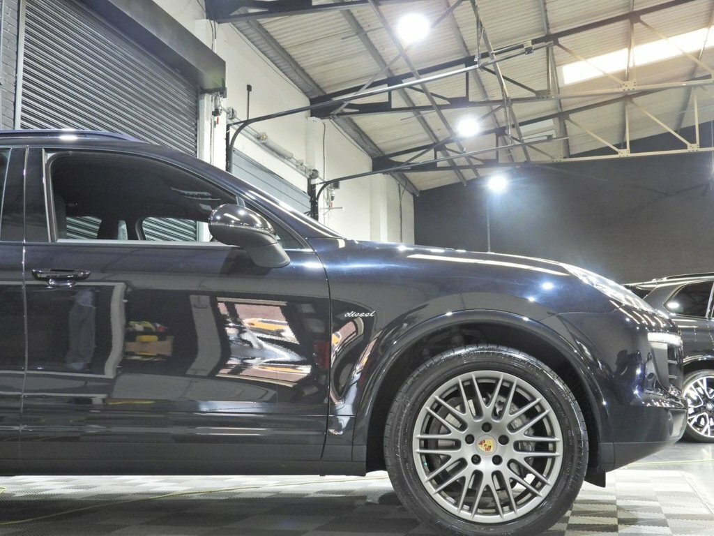 Porsche Cayenne 3L Platinum Edition Black #6