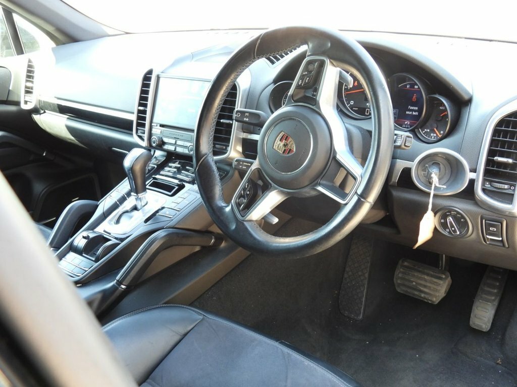Porsche Cayenne 3L Platinum Edition Black #2