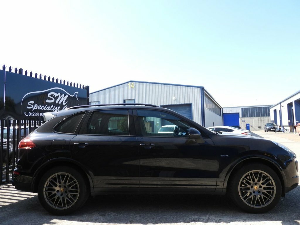 Porsche Cayenne 3L Platinum Edition Black #3