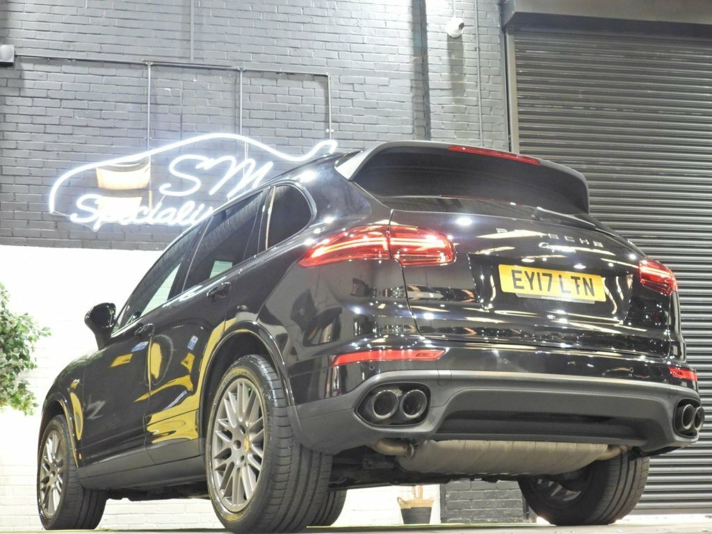 Porsche Cayenne 3L Platinum Edition Black #2