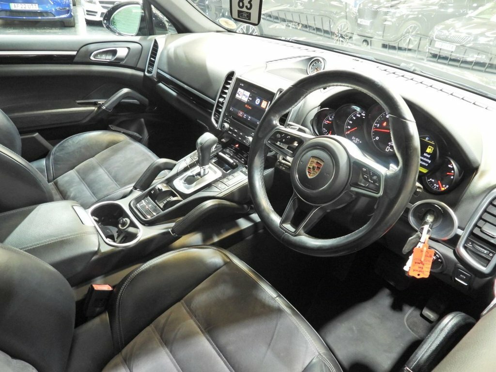 Porsche Cayenne 3L Platinum Edition Black #3