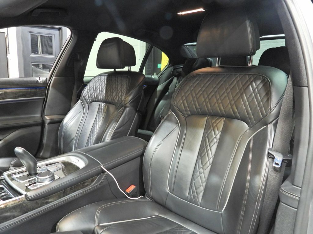 BMW 7 Series Silver #19