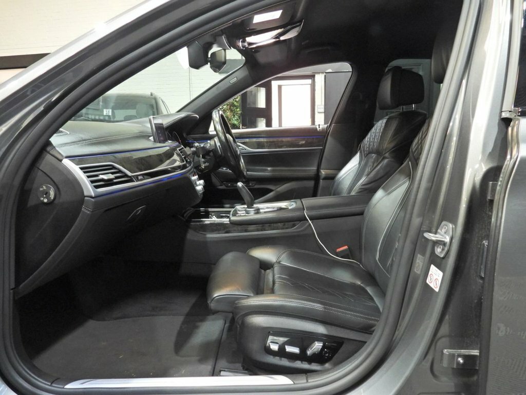BMW 7 Series Silver #18