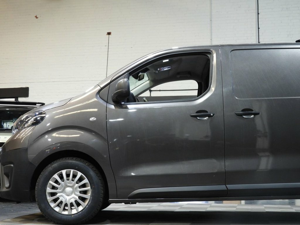 Toyota PROACE 2L 2.0D Design Medium Panel Van 6Dr White #14