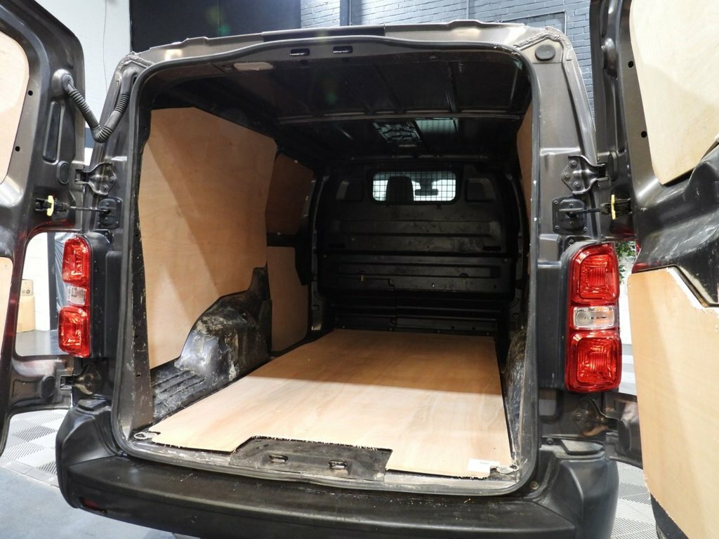 Toyota PROACE 2L 2.0D Design Medium Panel Van 6Dr White #31