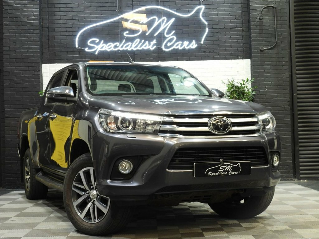 Toyota HILUX 2.4L Invincible Grey