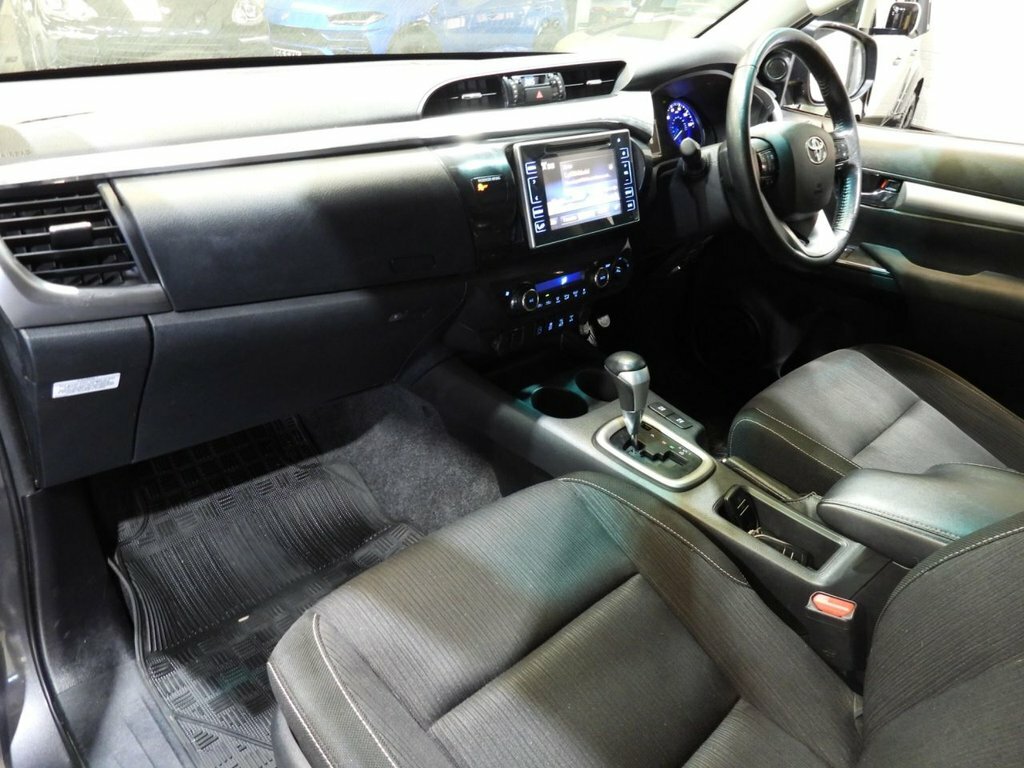 Toyota HILUX 2.4L Invincible Grey #5