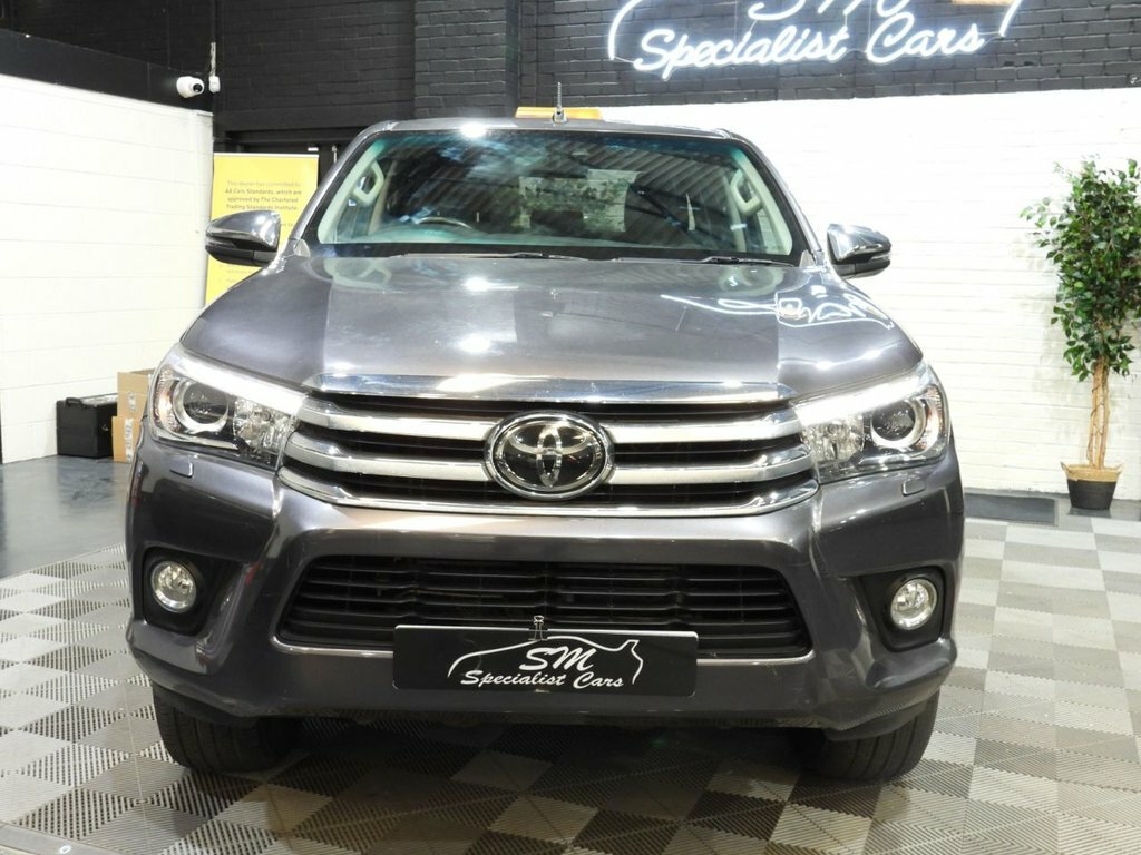 Toyota HILUX 2.4L Invincible Grey #2