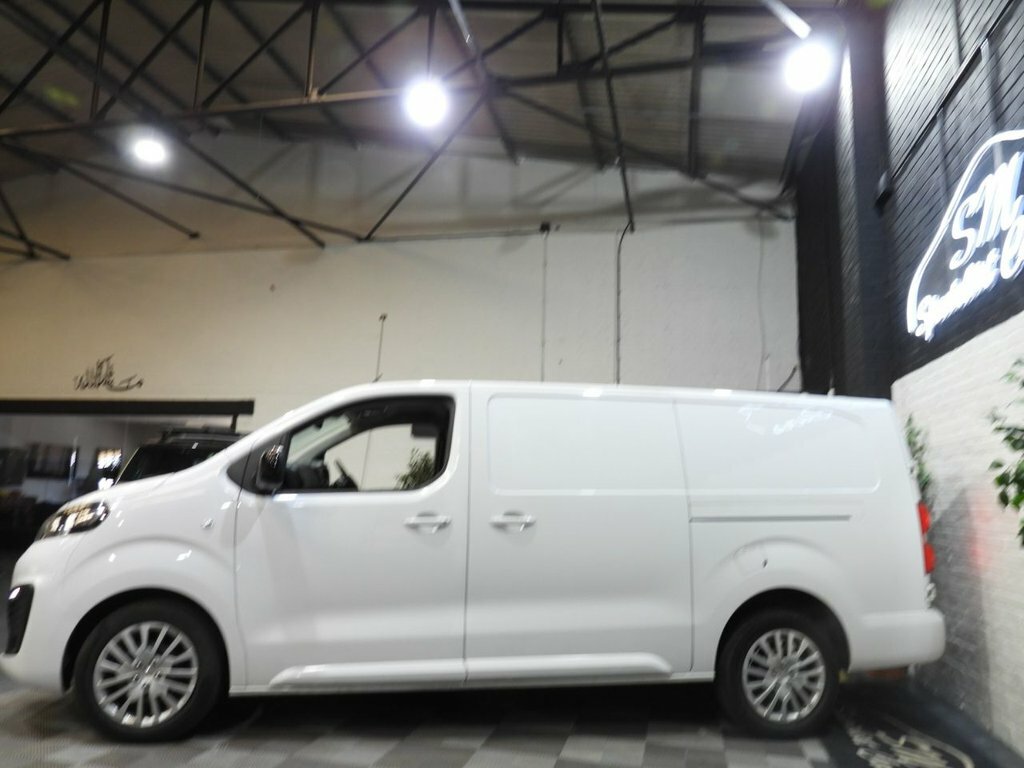 Vauxhall Vivaro 1.5L Pro 6Dr White #4
