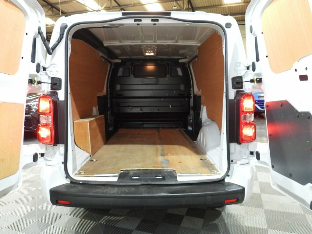 Vauxhall Vivaro 1.5L Pro 6Dr White #6