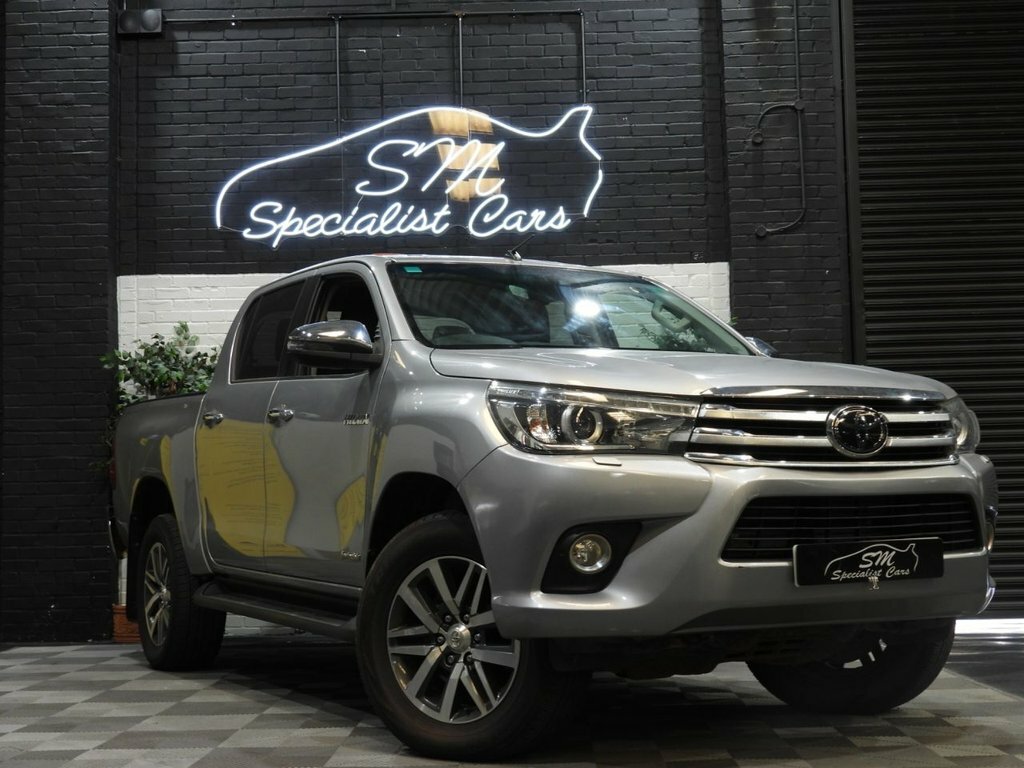 Toyota HILUX 2.4L Invincible Silver