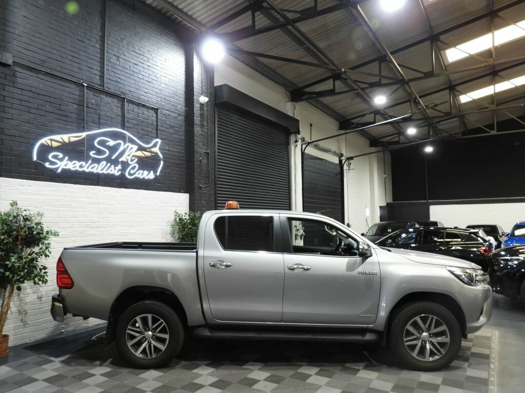 Toyota HILUX 2.4L Invincible Silver #4