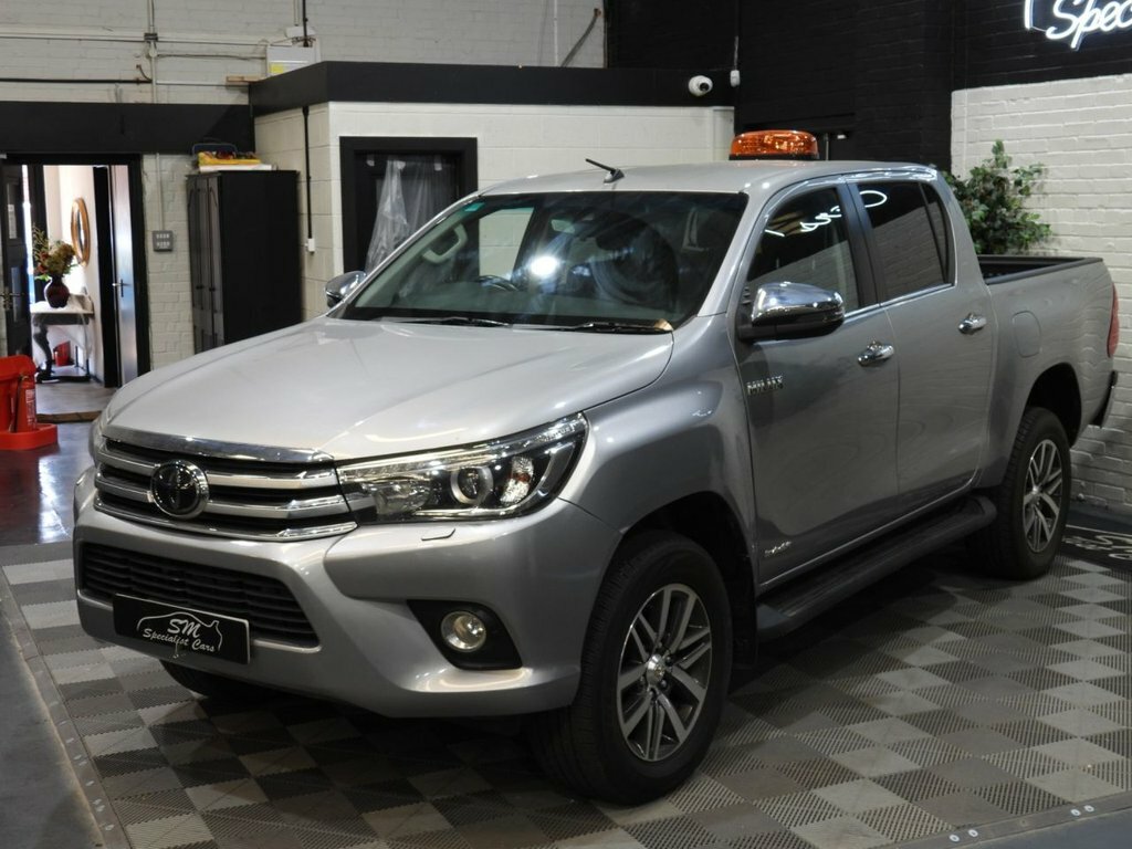 Toyota HILUX 2.4L Invincible Silver #3