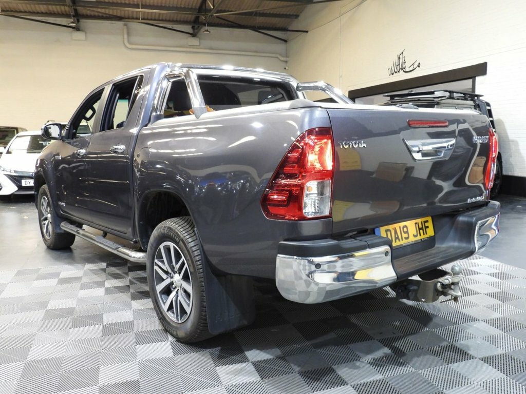 Toyota HILUX 2.4L Invincible X Grey #2