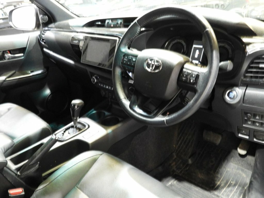 Toyota HILUX 2.4L Invincible X Grey #3