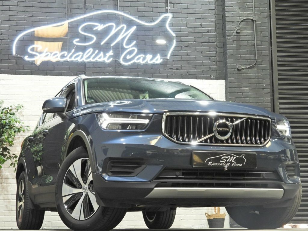 Volvo XC40 1.5L Core Blue
