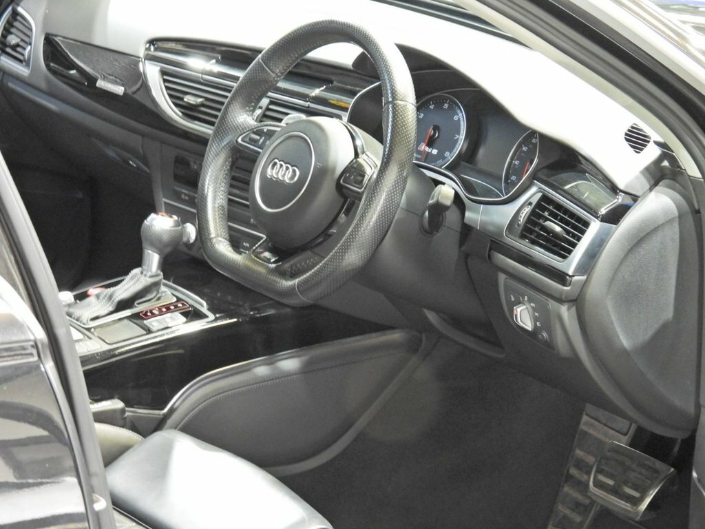 Audi RS6 Avant Estate Black #4