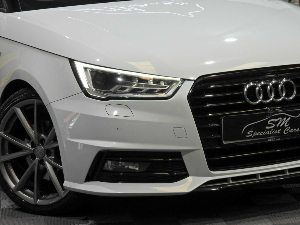 Audi A1 1.6L Black Edition White #5