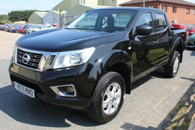 Nissan Navara Acenta Black #6