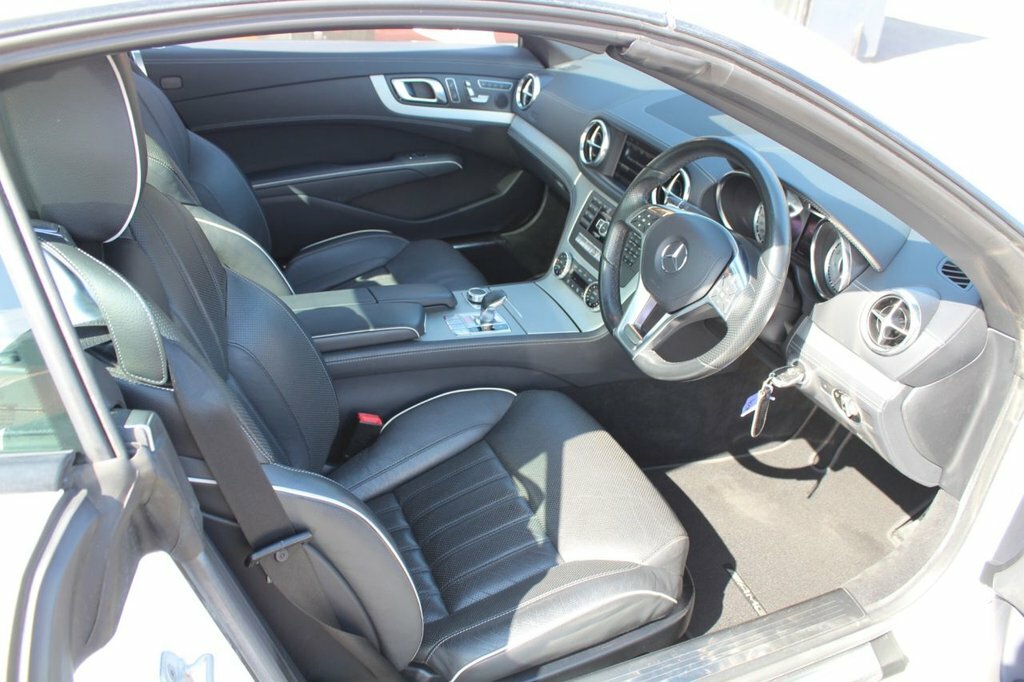 Mercedes-Benz SL Class 3L Amg Sport White #3