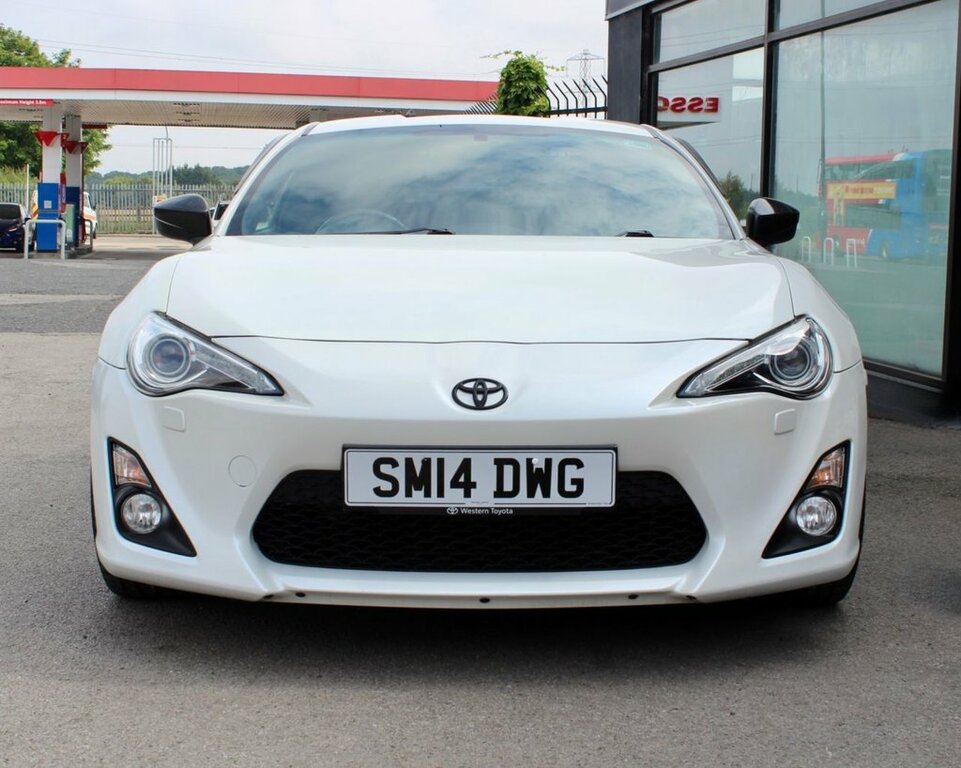 Toyota GT86 Coupe White #2