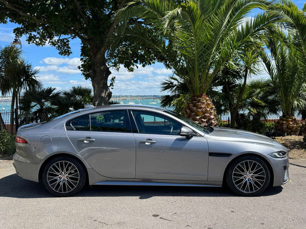 Jaguar XE 2.0 D180 R-dynamic S Grey