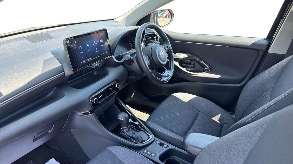 Toyota Yaris 1.5 Vvt-h Design Hatchback Hybrid E-cvt FG25EUD Black #5