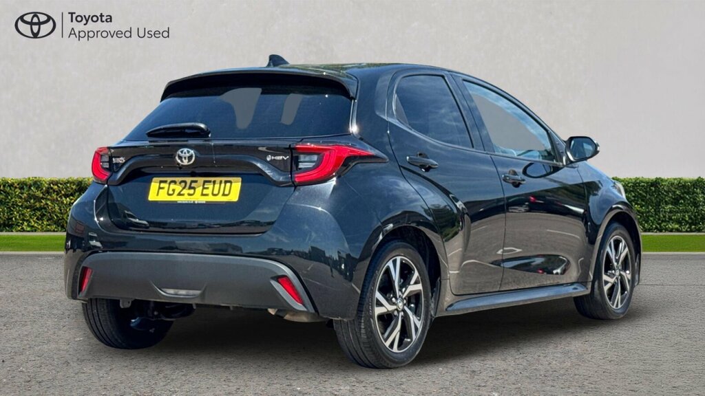 Toyota Yaris 1.5 Vvt-h Design Hatchback Hybrid E-cvt FG25EUD Black #2