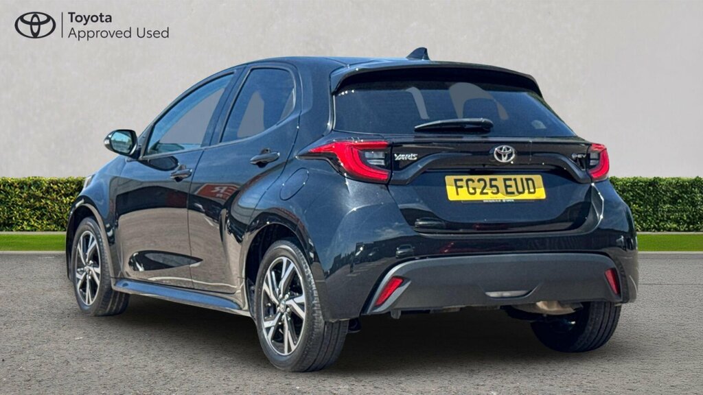 Toyota Yaris 1.5 Vvt-h Design Hatchback Hybrid E-cvt FG25EUD Black #4