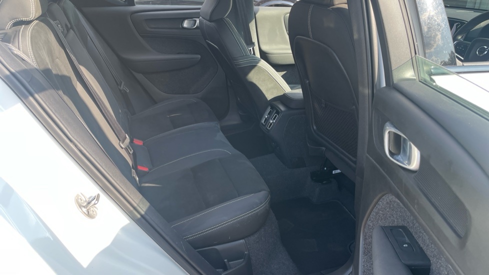 Volvo XC40 Plus, B4 Mild Hybrid, Dark RE74ZXW White #6