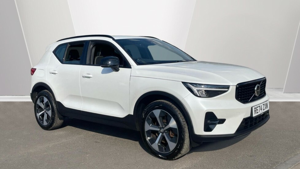 Volvo XC40 Plus, B4 Mild Hybrid, Dark White