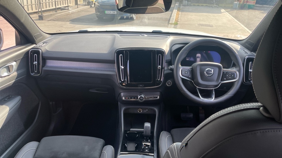 Volvo XC40 Plus, B4 Mild Hybrid, Dark RE74ZXW White #5