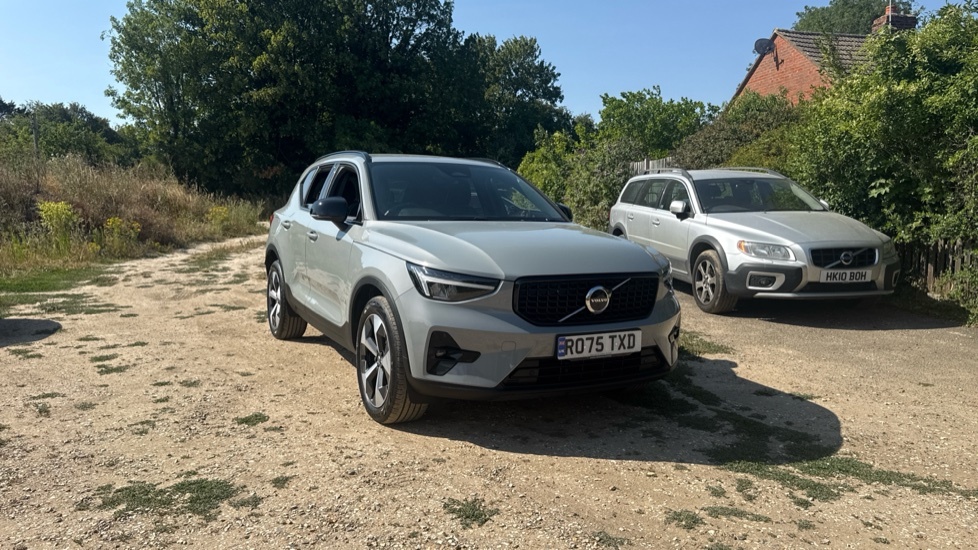 Volvo XC40 Plus, B4 Mild Hybrid, Dark Grey