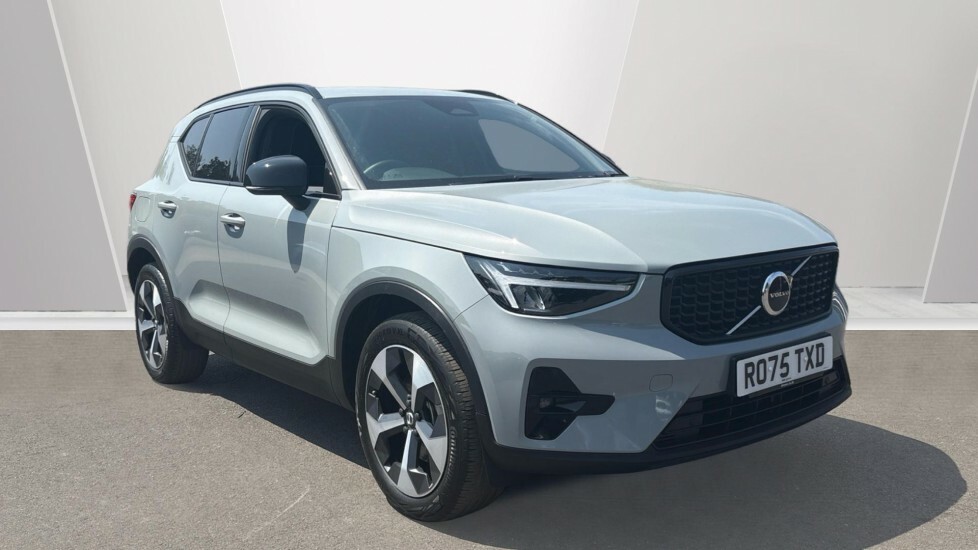 Volvo XC40 Plus, B4 Mild Hybrid, Dark RO75TXD Grey