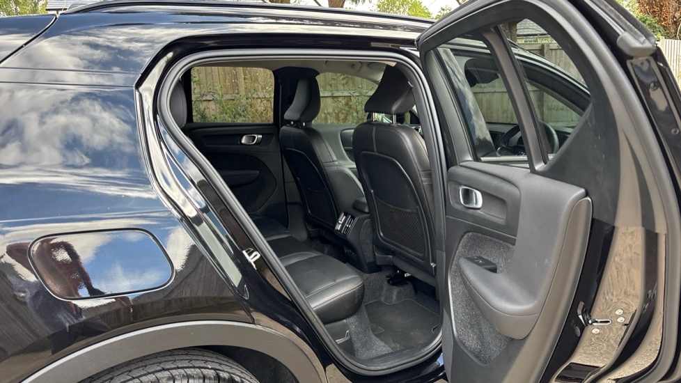 Volvo XC40 Plus, B4 Mild Hybrid, Dark LB75MTK Black #6