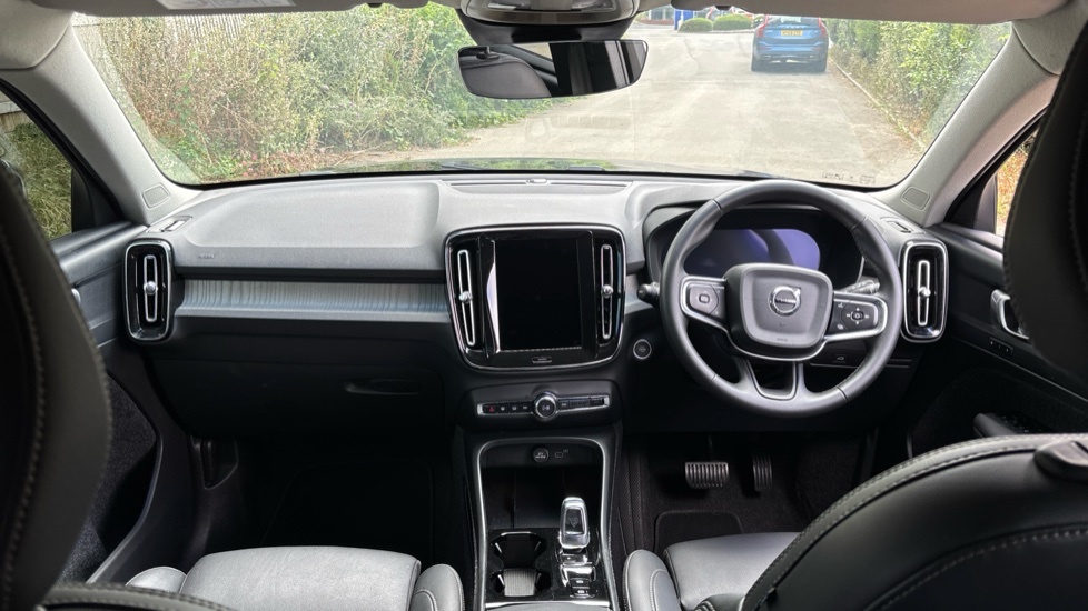 Volvo XC40 Plus, B4 Mild Hybrid, Dark LB75MTK Black #5
