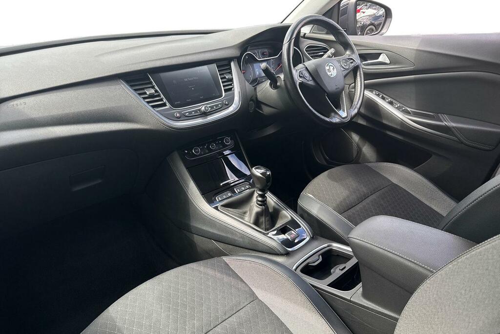Vauxhall Grandland 1.6 Turbo D Sport Nav Hatchback #2