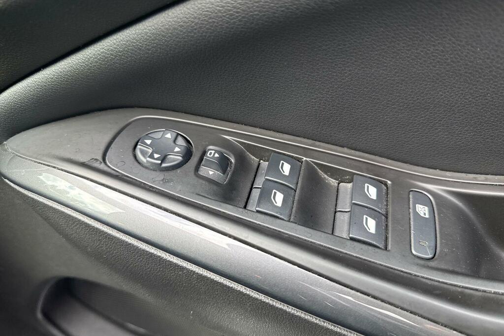 Vauxhall Grandland 1.6 Turbo D Sport Nav Hatchback #18